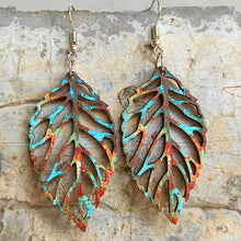 Carregar imagem no visualizador da galeria, Leaf Shape Wooden Dangle Earrings
