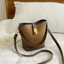 Carregar imagem no visualizador da galeria, PU Leather Bucket Crossbody Bag
