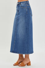 Carregar imagem no visualizador da galeria, RISEN High Rise Back Slit Denim Skirt
