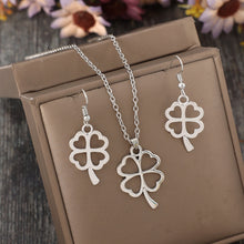 Carregar imagem no visualizador da galeria, Lucky Clover Alloy Earrings and Necklace Jewelry Set
