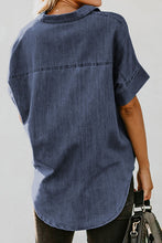 Carregar imagem no visualizador da galeria, Pocketed Button Up Short Sleeve Denim Shirt
