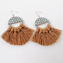 Carregar imagem no visualizador da galeria, Tassel Detail Leopard Drop Earrings
