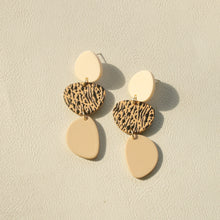 Carregar imagem no visualizador da galeria, Contrast Geometric Acrylic Earrings
