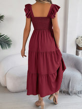 Carregar imagem no visualizador da galeria, Smocked Square Neck Cap Sleeve Midi Dress
