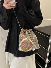 Carregar imagem no visualizador da galeria, Printed Chain Bucket Bag
