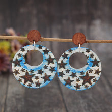 Carregar imagem no visualizador da galeria, Cutout Star Print Wooden Dangle Earrings
