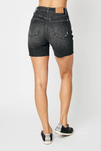 Carregar imagem no visualizador da galeria, Judy Blue Full Size High Waist Tummy Control Denim Shorts
