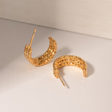 Carregar imagem no visualizador da galeria, 18K Gold-Plated Stainless Steel C-Hoop Earrings
