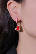 Carregar imagem no visualizador da galeria, Contrast Heart-Shaped Drop Earrings
