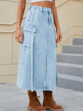 Carregar imagem no visualizador da galeria, Slit Pocketed High Waist Denim Skirt
