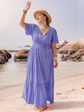 Carregar imagem no visualizador da galeria, Plus Size Lace Detail Tie Neck Short Sleeve Maxi Dress
