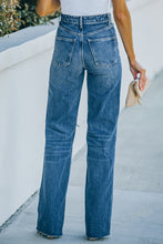 Carregar imagem no visualizador da galeria, High-Rise Distressed Raw Hem Jeans
