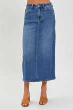 Carregar imagem no visualizador da galeria, RISEN High Rise Back Slit Denim Skirt
