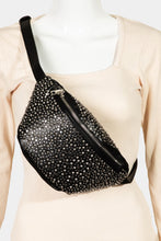 Carregar imagem no visualizador da galeria, Fame Studded Crossbody Bag
