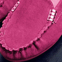 Carregar imagem no visualizador da galeria, Suede Metal Decor Stitch Detail Flat Loafers
