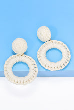 Carregar imagem no visualizador da galeria, Round Shape Raffia Grass Dangle Earrings
