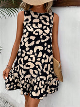 Carregar imagem no visualizador da galeria, Tied Leopard Round Neck Tank Dress
