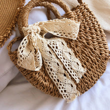 Carregar imagem no visualizador da galeria, Drawstring Straw Braided Crossbody Bag
