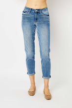 Carregar imagem no visualizador da galeria, Judy Blue Full Size Cuffed Hem Slim Jeans
