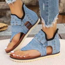 Carregar imagem no visualizador da galeria, Studded Raw Hem Flat Sandals
