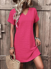 Carregar imagem no visualizador da galeria, Full Size V-Neck Short Sleeve Mini Dress
