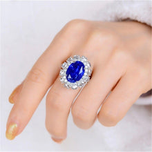 Carregar imagem no visualizador da galeria, Platinum-Plated Zircon Ring
