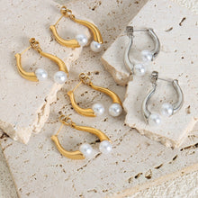 Carregar imagem no visualizador da galeria, Synthetic Pearl Asymmetrical Titanium Steel Earrings
