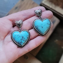 Carregar imagem no visualizador da galeria, Artificial Turquoise Alloy Heart Dangle Earrings
