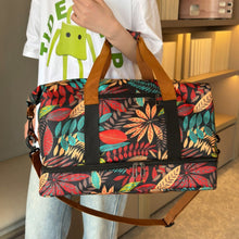 Carregar imagem no visualizador da galeria, Canvas Printed Travel Bag
