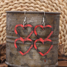 Carregar imagem no visualizador da galeria, Cutout Heart Shape Wood Earrings
