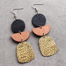 Carregar imagem no visualizador da galeria, Leather &amp; Wood Drop Earrings
