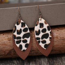 Carregar imagem no visualizador da galeria, Leaf Shape Leather Dangle Earrings
