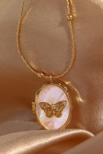 Carregar imagem no visualizador da galeria, Butterfly Shell Pendant Copper Necklace
