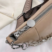 Carregar imagem no visualizador da galeria, PU Leather Chain Trim Crossbody Bag
