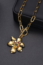 Carregar imagem no visualizador da galeria, Flower Pendant Stainless Steel Necklace
