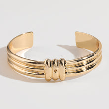 Carregar imagem no visualizador da galeria, Gold-Plated Alloy Cuff Bracelet
