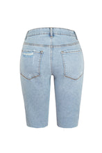 Carregar imagem no visualizador da galeria, Distressed Raw Hem Denim Shorts
