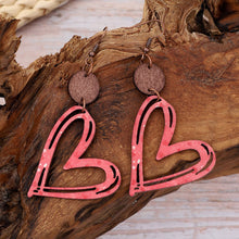 Carregar imagem no visualizador da galeria, Cutout Heart Shape Wood Earrings
