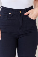 Carregar imagem no visualizador da galeria, Judy Blue Full Size High Waist Tummy Control Bermuda Shorts
