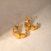 Carregar imagem no visualizador da galeria, 18K Gold-Plated Stainless Steel C-Hoop Earrings
