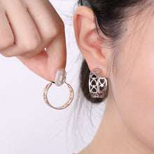 Carregar imagem no visualizador da galeria, Stainless Steel C-Hoop Earrings
