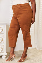 Carregar imagem no visualizador da galeria, Judy Blue Full Size Tummy Control Garment Dyed Wide Crop
