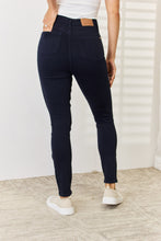 Carregar imagem no visualizador da galeria, Judy Blue Full Size Garment Dyed Tummy Control Skinny Jeans
