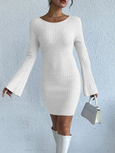 Carregar imagem no visualizador da galeria, Backless Round Neck Long Sleeve Sweater Dress
