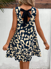 Carregar imagem no visualizador da galeria, Tied Leopard Round Neck Tank Dress
