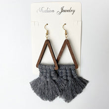 Carregar imagem no visualizador da galeria, Tassel Detail Geometric Earrings
