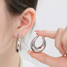 Carregar imagem no visualizador da galeria, Stainless Steel Hinged Hoop Earrings
