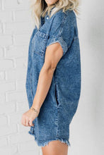 Carregar imagem no visualizador da galeria, Raw Hem Pocketed Cap Sleeve Denim Dress
