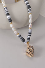 Carregar imagem no visualizador da galeria, Two-Piece Pearl Stainless Steel Necklace Set
