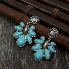 Carregar imagem no visualizador da galeria, Artificial Turquoise Flower Earrings
